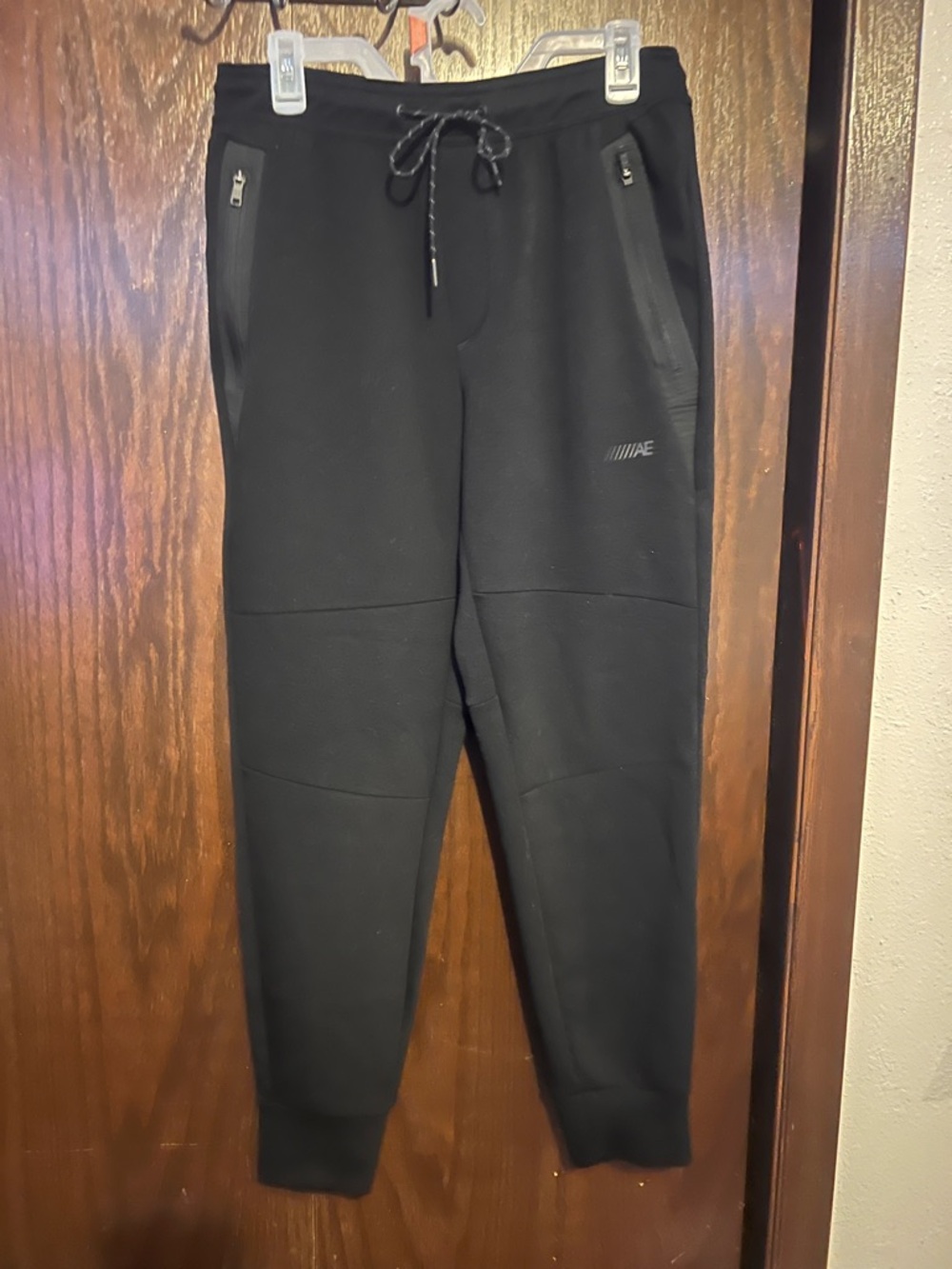 American Eagle Outfitters Men’s Black Jogger Sweatpants with Zip Pockets